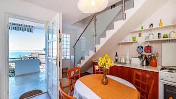 House (Three Bedroom House with Sea View) | Dining room