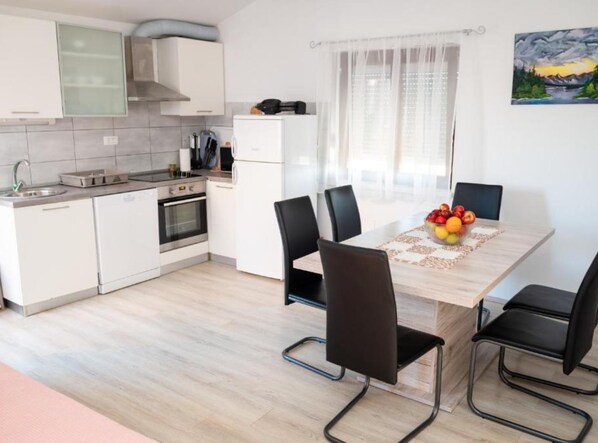 Apart Daire (Two Bedroom Apartment With Terrace (A) | Konaklama yeri imkân ve özellikleri