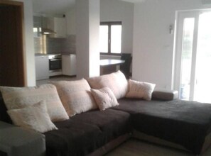 Apart Daire (Two Bedroom Apartment With Terrace (A) | Konaklama yeri imkân ve özellikleri