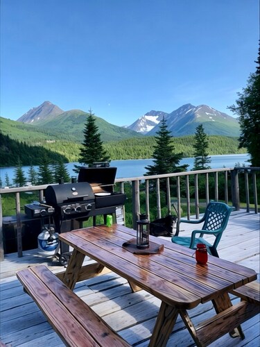 Lynx, wildlife, custom log cabin . private lake access, salmon stream kayaking,