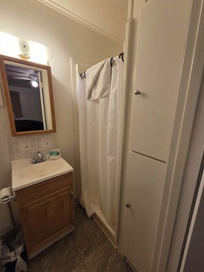 Room - Irish Dreams LLC (Randle)