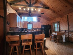 Een magnetron, een oven, een kookplaat