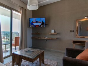 Smart TV, fireplace - Villa KAWACH – Elegant 4BR Hideout w/ Pool & Garden, Essaouira Countryside (Essaouira)