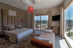 4 slaapkamers, een strijkplank/strijkijzer, wifi, beddengoed