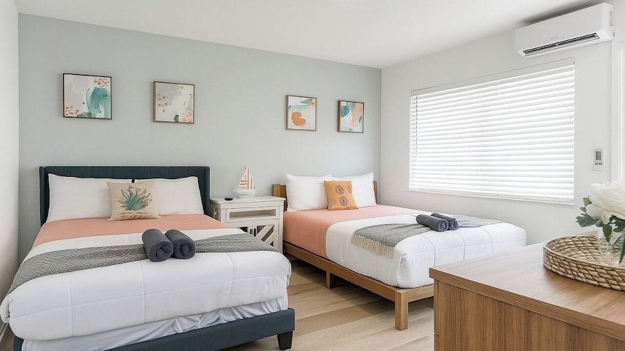 Beachside 1BR Apt - Walk to Hollywood Dania Beach