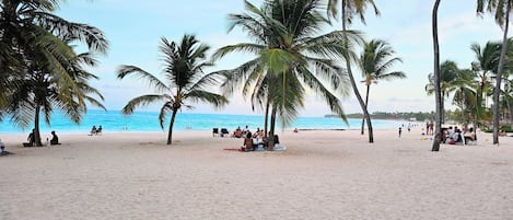 Chaise longue, serviettes de plage