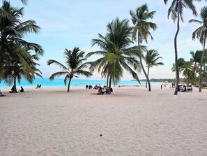 Chaise longue, serviettes de plage