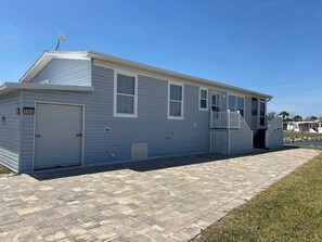 Exterior - Pet-Friendly Cozy & Spotless 2BR Escape 10 Min Fort Myers Beach (Fort Myers Beach)