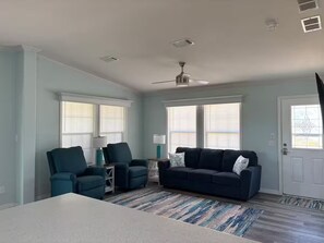 Living area - Pet-Friendly Cozy & Spotless 2BR Escape 10 Min Fort Myers Beach (Fort Myers Beach)