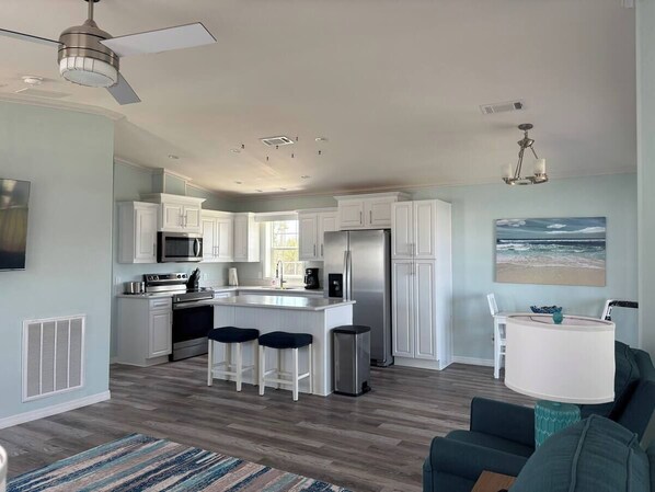 Interior - Pet-Friendly Cozy & Spotless 2BR Escape 10 Min Fort Myers Beach (Fort Myers Beach)