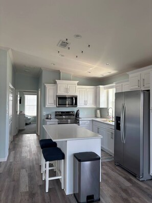 Private kitchen - Pet-Friendly Cozy & Spotless 2BR Escape 10 Min Fort Myers Beach (Fort Myers Beach)