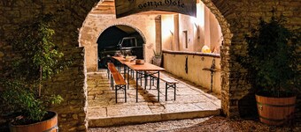 BORGO PARADISO- Spacious 4-bedroom farmhouse on 2 floors, sleep 12. Pet friendly