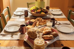 Dining - BORGO PARADISO- Spacious 4-bedroom farmhouse on 2 floors, sleep 12. Pet friendly (Lombardia)