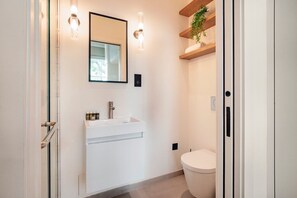 Dusche, Haartrockner, Handtücher