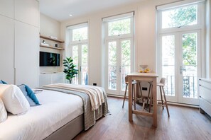 1 Schlafzimmer, Schreibtisch, Bügeleisen/Bügelbrett, Bettwäsche
