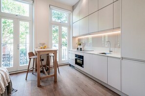 Kühlschrank, Mikrowelle, Geschirrspüler