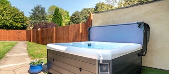 Oak View - Norfolk - Eight Bedroom House, Sleeps 16