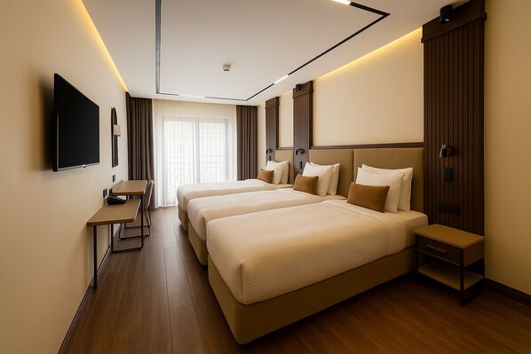 Kamar Triple Standar, pemandangan kota | Minibar, setrika/meja setrika, Wi-Fi gratis, dan seprai linen