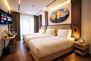 Tremannsrom – standard, byutsikt | Minibar, strykejern/-brett, wi-fi (inkludert) og sengetøy