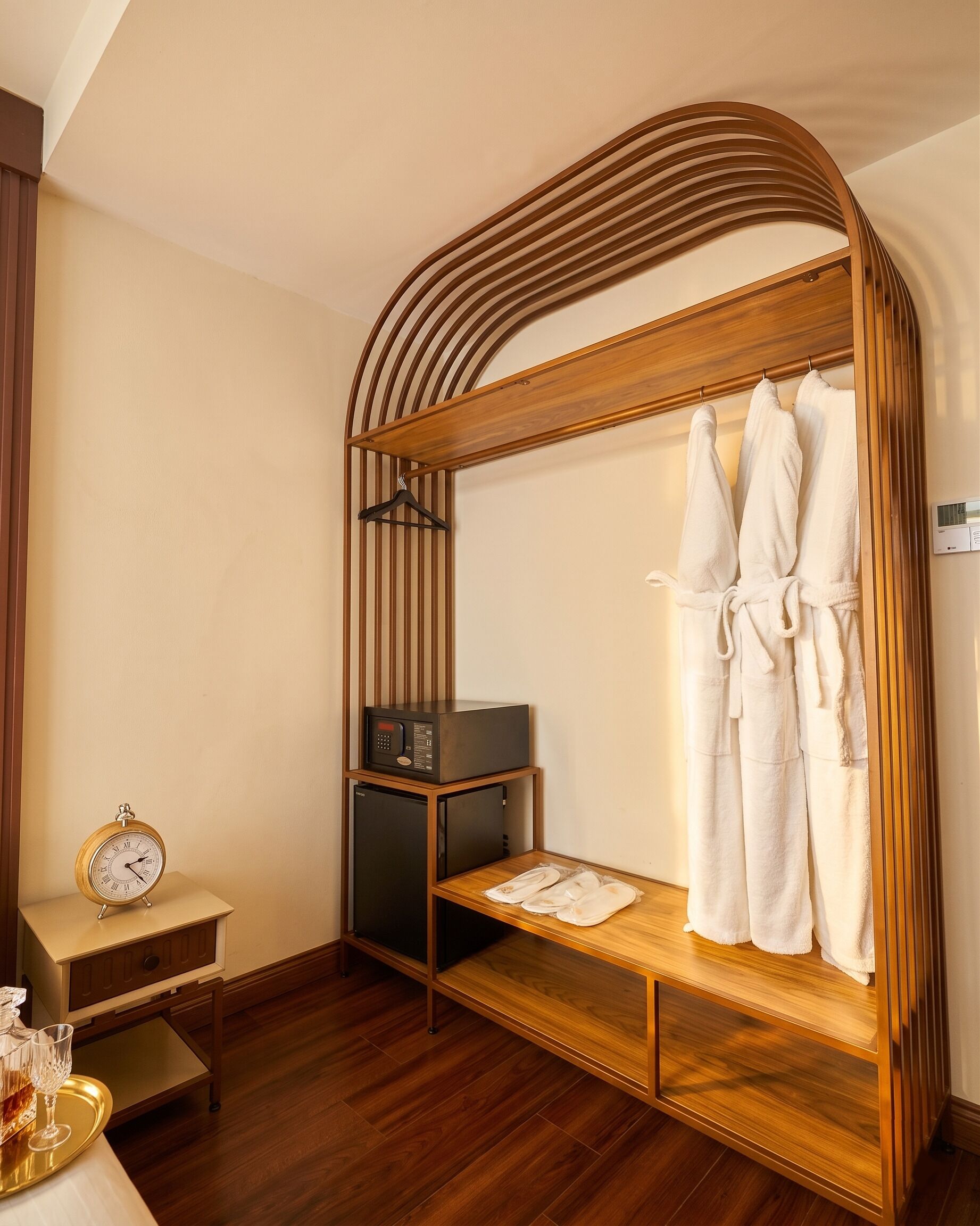 Minibar, iron/ironing board, free WiFi, bed sheets