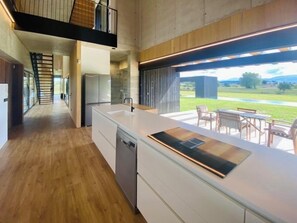 Kühlschrank, Mikrowelle, Ofen, Herdplatte