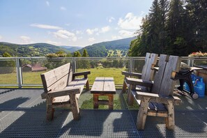 Terrace/patio - Modern, sunny studio in the Ultimate Mountain Lodge. Dog-friendly (Pec pod Snezkou)