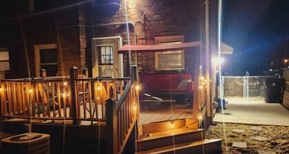 Home Away from Home
2-bedroom house in nice Wyandotte with AC, WiFi