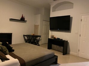 1 dormitorio, tabla de planchar con plancha, wifi gratis y ropa de cama