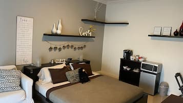 1 bedroom, iron/ironing board, free WiFi, bed sheets