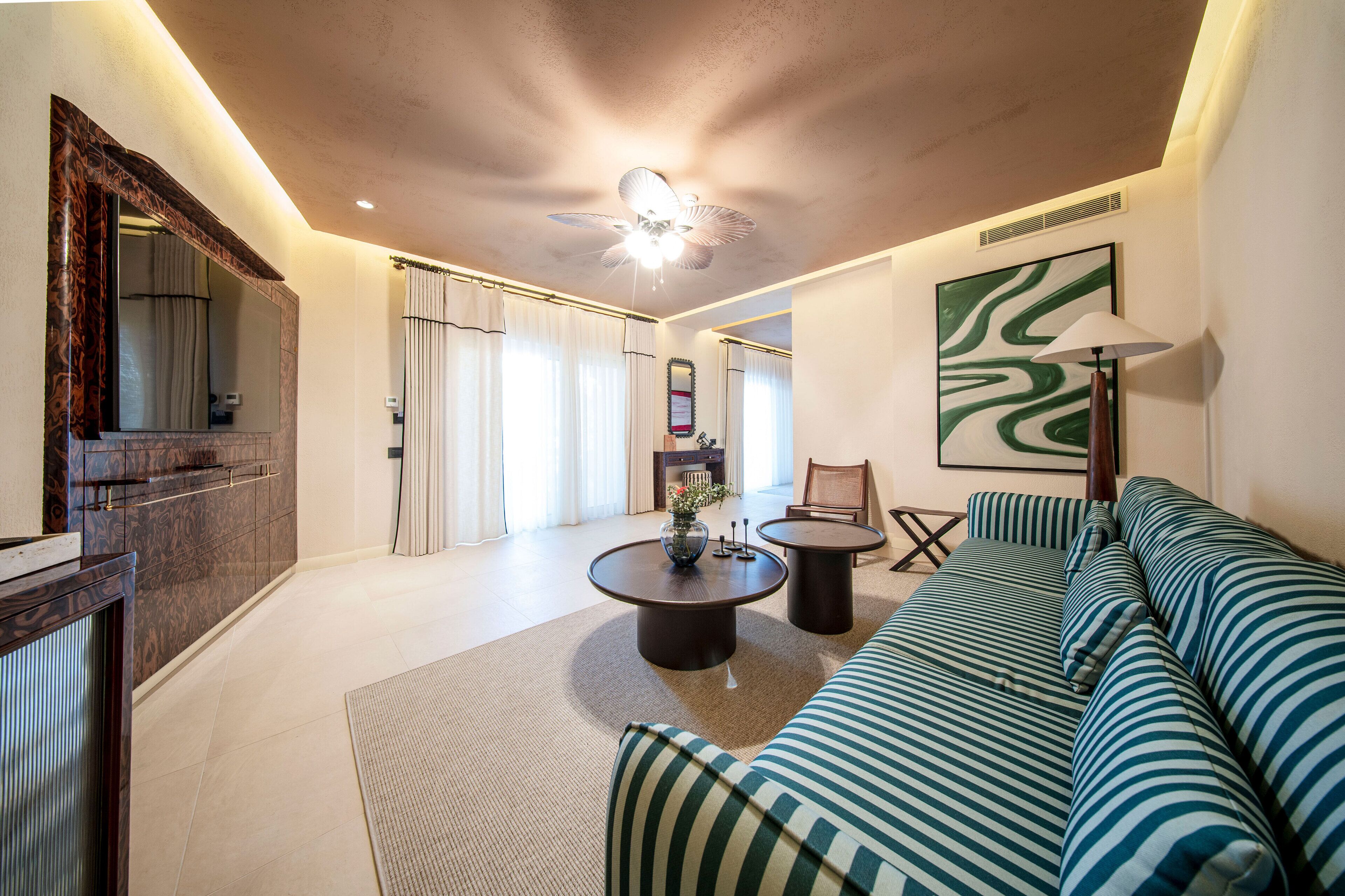 Surmatelas, minibar, espace de travail pour ordinateur portable