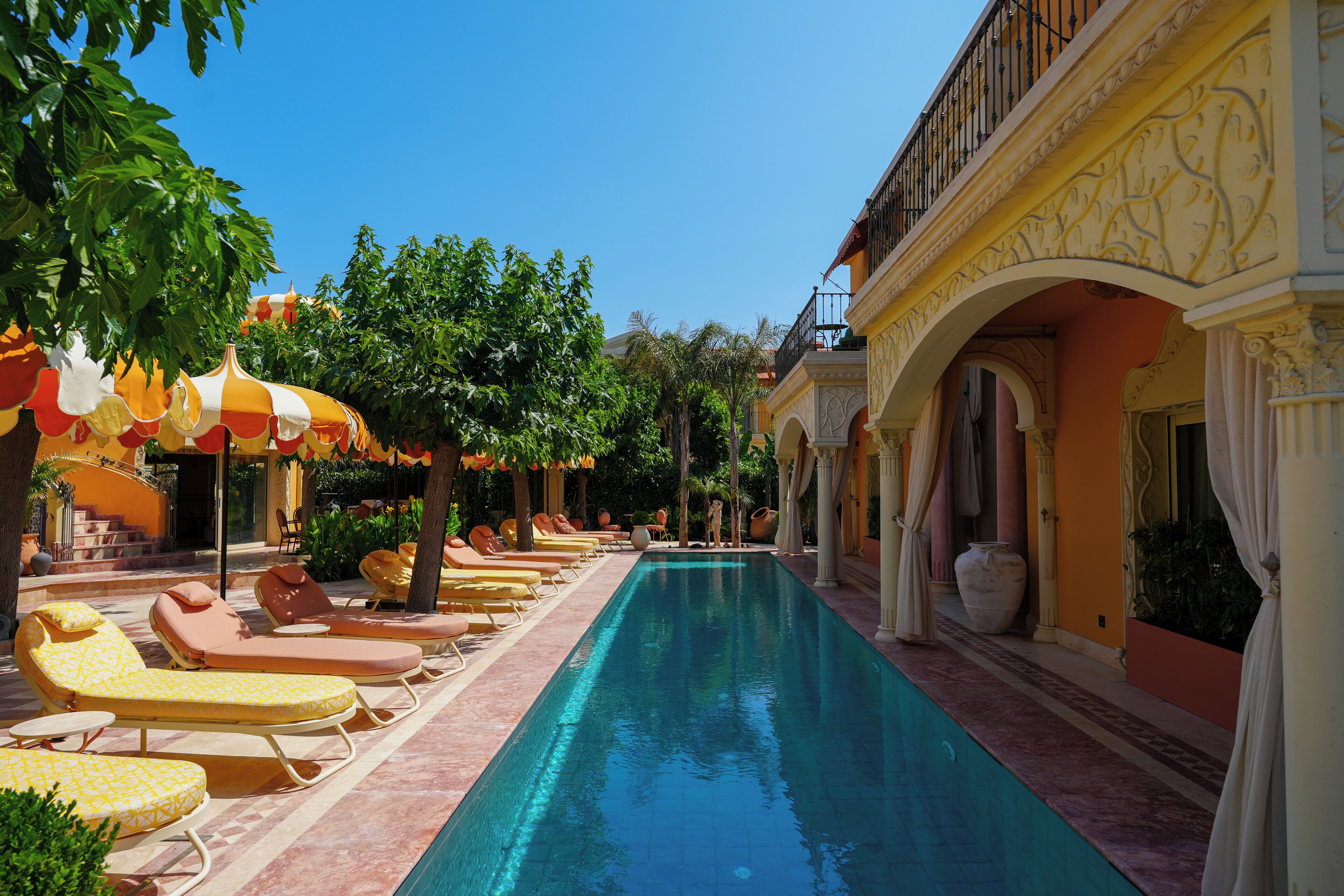 Kauden mukainen ulkouima-allas