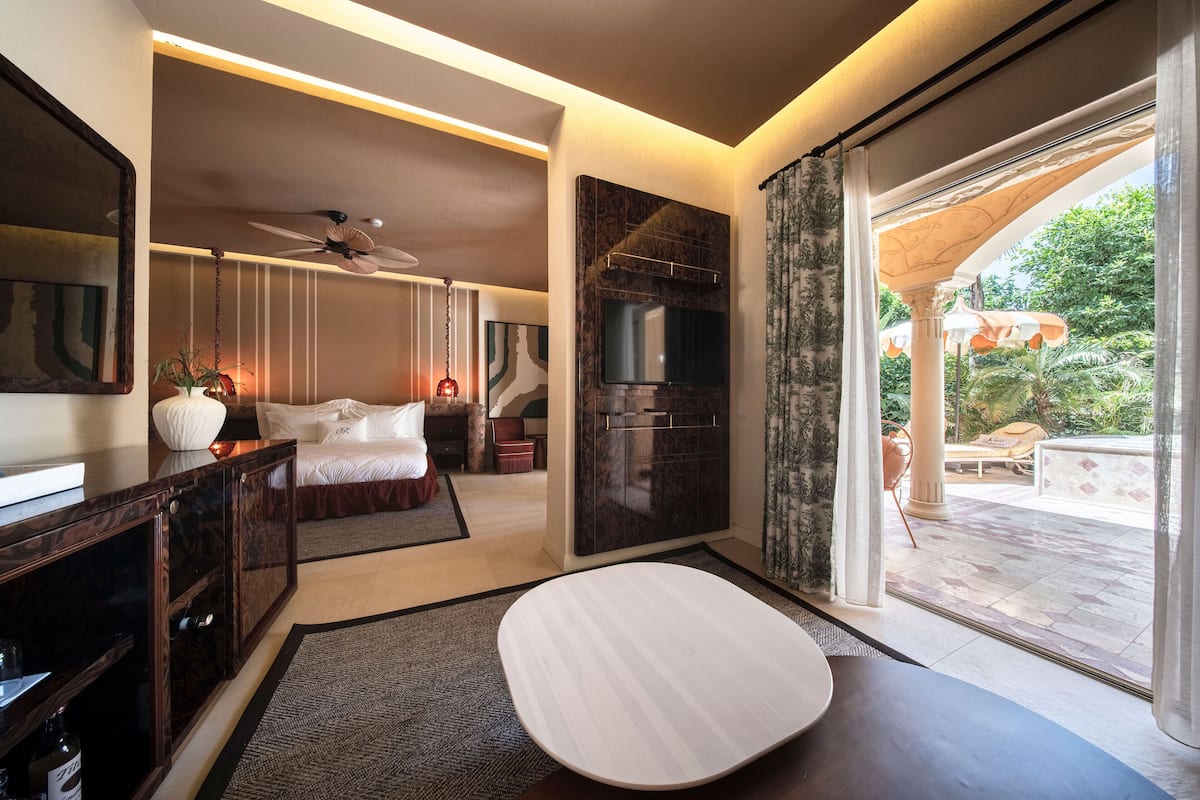 Deluxe suite | 1 slaapkamer, pillowtop-bedden, een minibar, een bureau