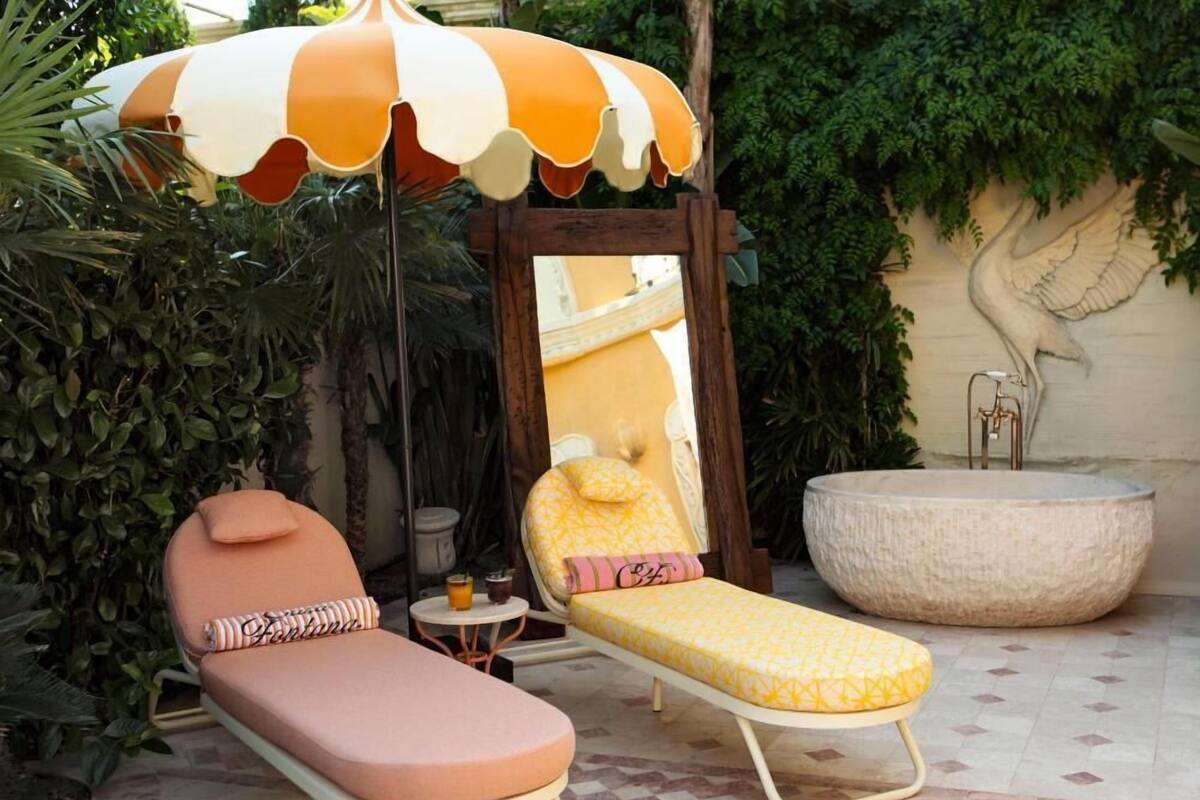 Sole Private Suite with Hot Tub | Pillowtop beds, minibar, laptop workspace, soundproofing