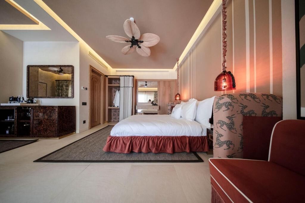 Deluxe suite | Pillowtop-bedden, een minibar, een laptopwerkplek, geluiddichte muren