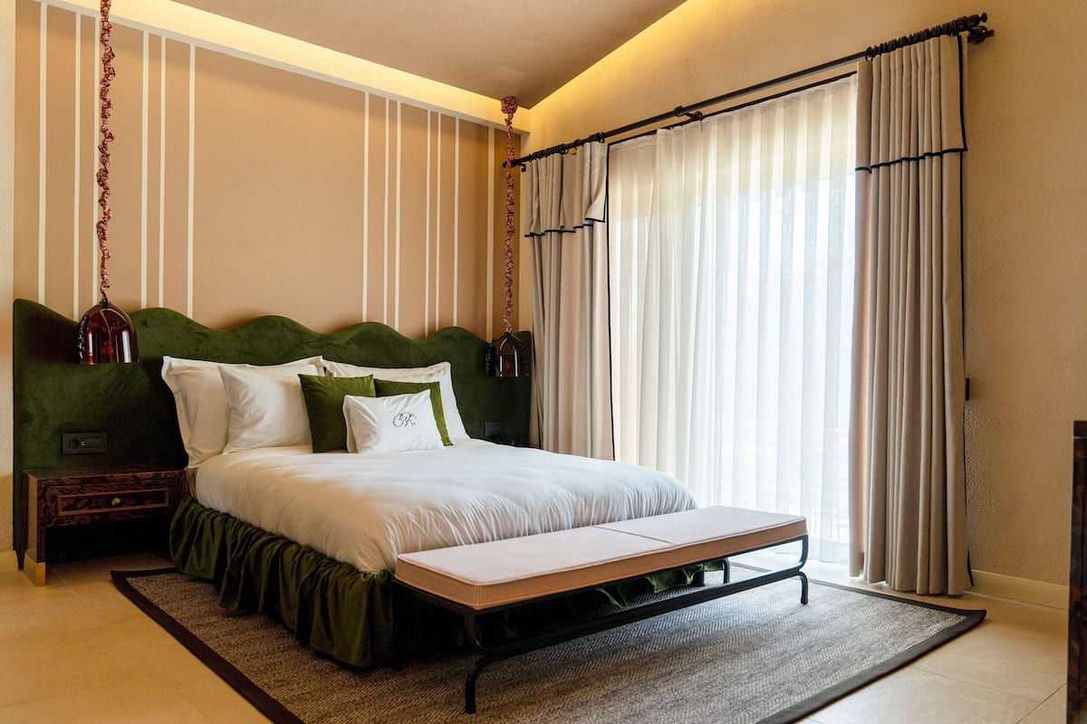 Suite, Balkon | 1 Schlafzimmer, Pillowtop-Betten, Minibar, Schreibtisch