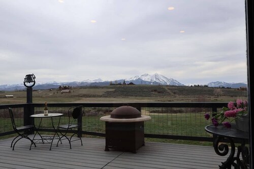 A-Frame Open Concept Cabin in Scenic Missouri Heights, Carbondale – Cozy Retreat