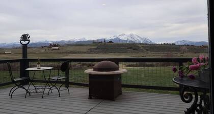 A-Frame Open Concept Cabin in Scenic Missouri Heights, Carbondale – Cozy Retreat