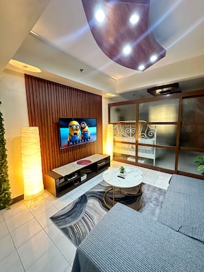 Family Apartment, 1 Queen Bed with Sofa bed, Balcony, City View | Living room - Home Sweet Home at Makati (Makati)