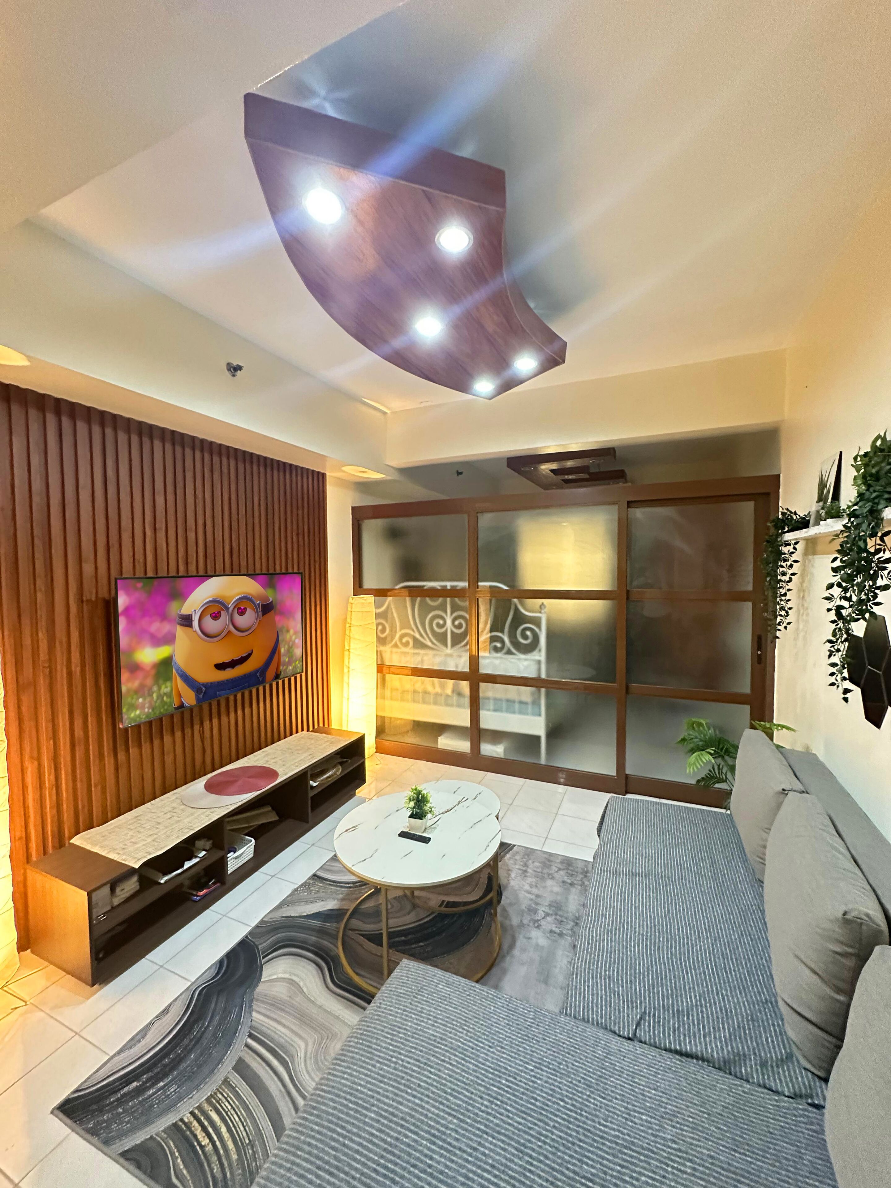 Appartement Familial, 1 grand lit et 1 canapé-lit, balcon, vue ville | Coin séjour