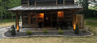 Charming 2-bedroom cabin in enchanting Wadesville with Heat, AC, WiFi, Hot Tub