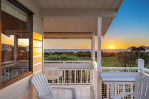 Property grounds - Sunset Haven - Mahia Holiday Home (Mahia)