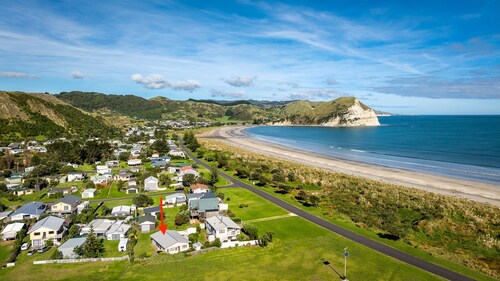 Mahia Bliss - Surf & Serenity Holiday Home