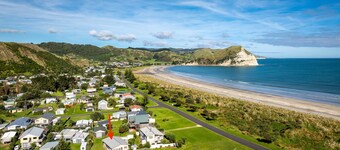 Mahia Bliss - Surf & Serenity Holiday Home