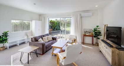 Mahia Bliss - Surf & Serenity Holiday Home