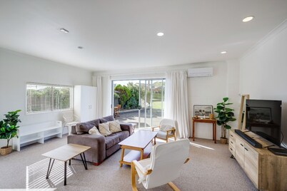 Mahia Bliss - Surf & Serenity Holiday Home