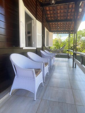 Comfort House, Pool View | Veranda
