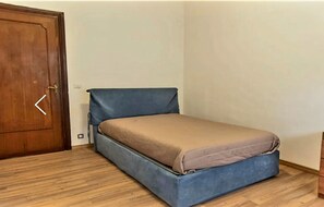 4 室のベッドルーム、WiFi、ベッドシーツ