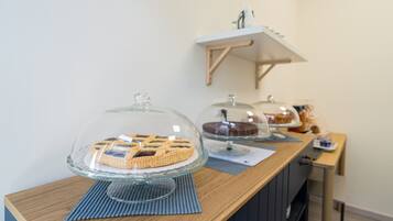 Petit déjeuner buffet (5 EUR par personne)