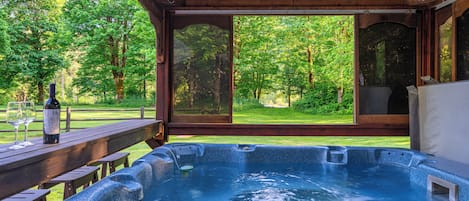 Bain à remous extérieur