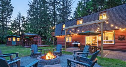 Cozy River Cabin - Sleeps 12 - Hot Tub - EV - Trails & Stevens Pass Nearby